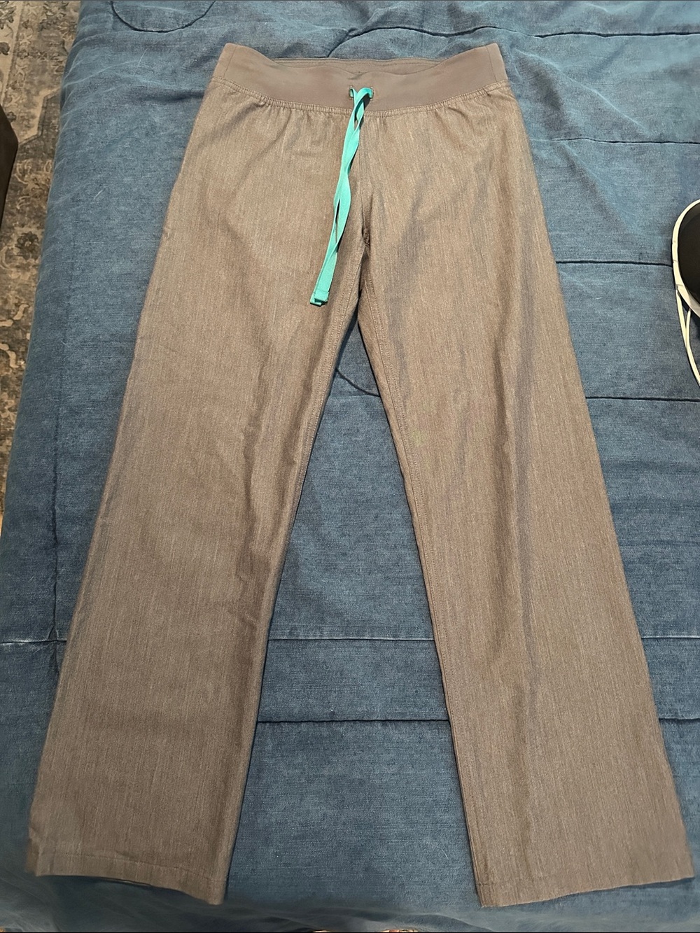 Figs women’s Gray scrubs